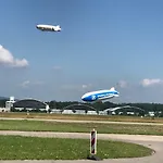 Am Zeppelin Hangar Friedrichshafen