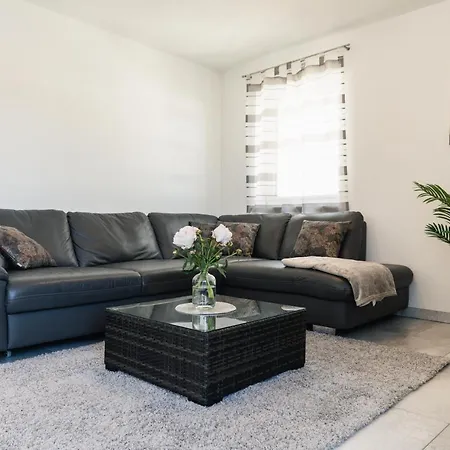 Am Zeppelin Hangar Friedrichshafen