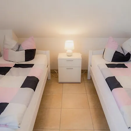 Am Zeppelin Hangar * Friedrichshafen