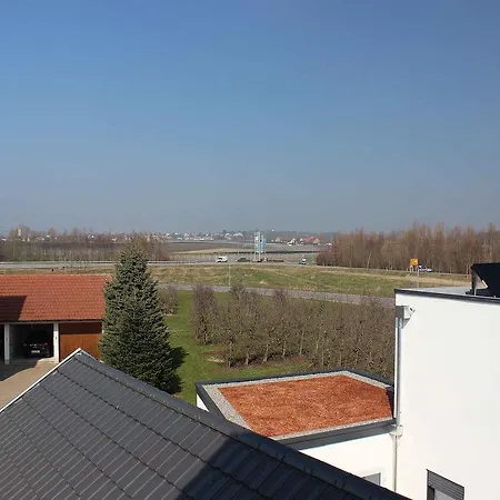 Am Zeppelin Hangar דירה *