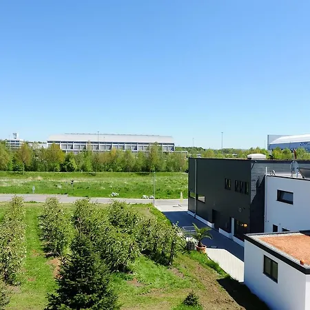 Am Zeppelin Hangar Friedrichshafen