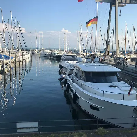Am Zeppelin Hangar דירה פרידריכסהאפן