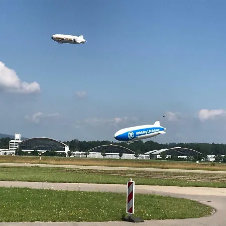 Am Zeppelin Hangar Friedrichshafen