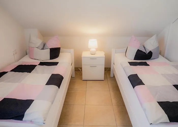 Am Zeppelin Hangar * Friedrichshafen