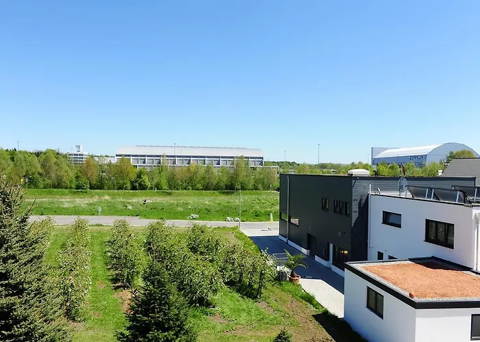 Am Zeppelin Hangar Friedrichshafen